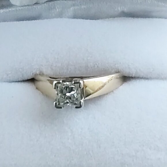 Princess cut diamond engagement ring - Picture 2 of 5
